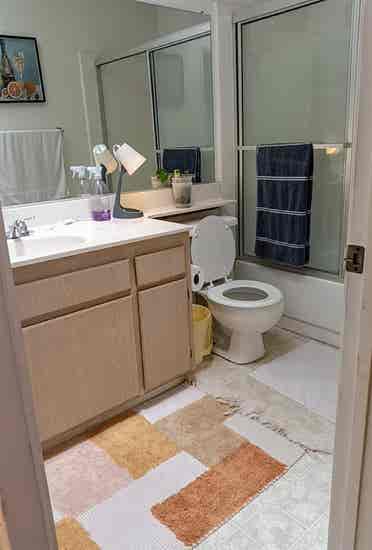 Beautiful large Master rom ownbath