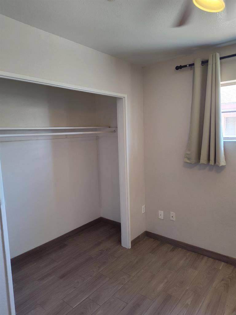 Urgent roommate wanted