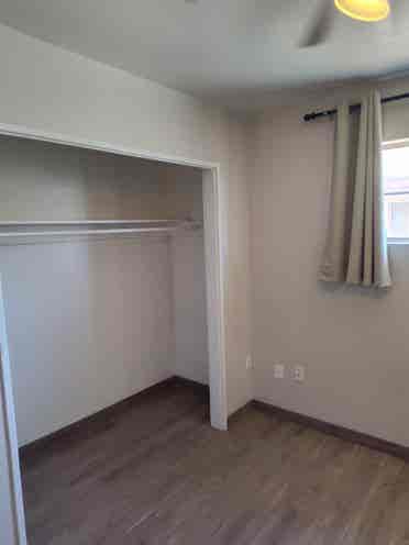 Urgent roommate wanted