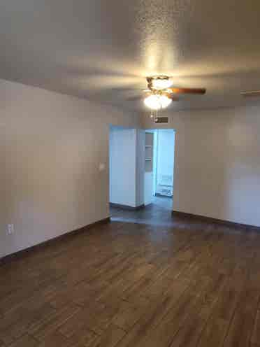 Urgent roommate wanted
