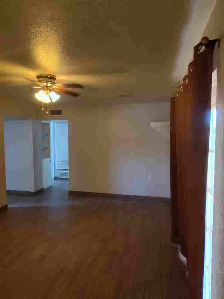 Urgent roommate wanted