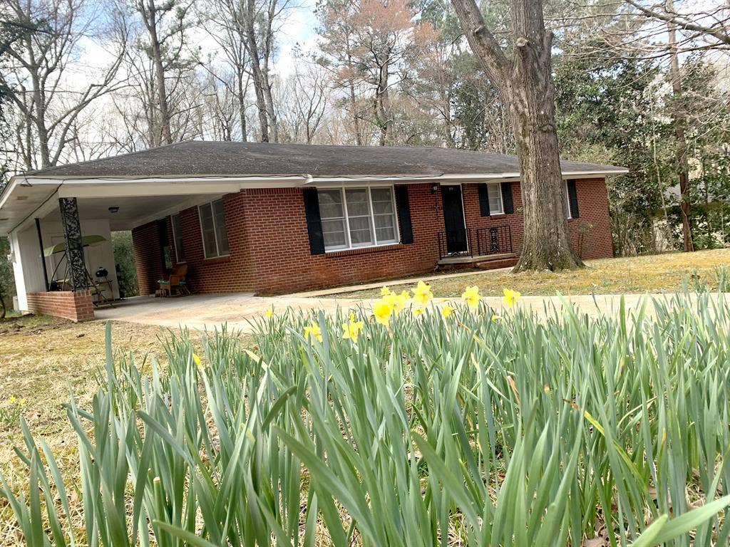 Furnished 3 BR near square/campus