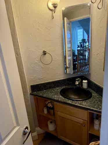 Private bed/bath in Ideal Location!