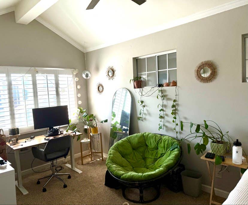 Private bed/bath in Ideal Location!