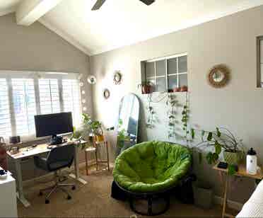 Private bed/bath in Ideal Location!