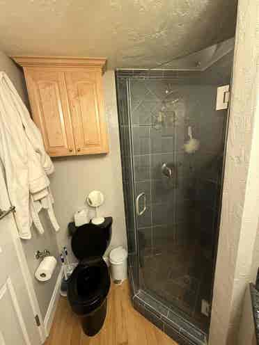 Private bed/bath in Ideal Location!