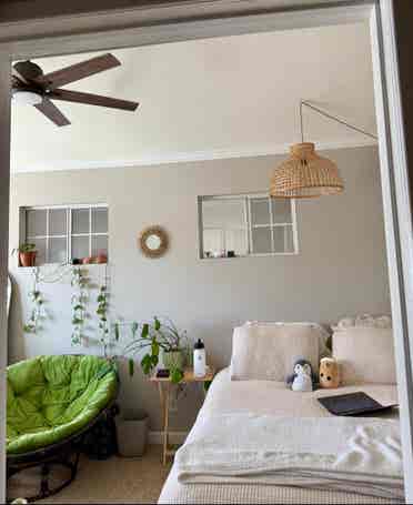 Private bed/bath in Ideal Location!