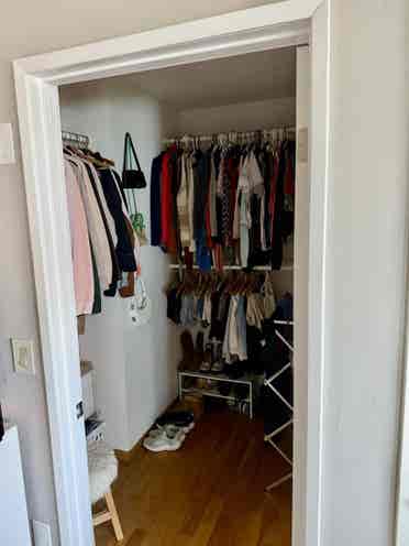 Private bed/bath in Ideal Location!