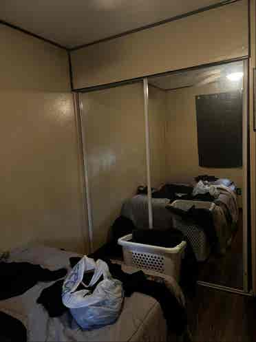Female roommate, no couples, no men