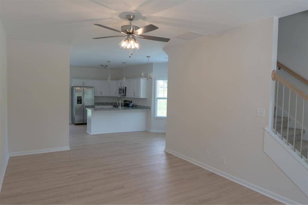 NEW Modern High Ceiling Townhouse!