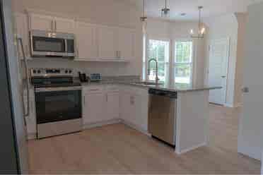 NEW Modern High Ceiling Townhouse!