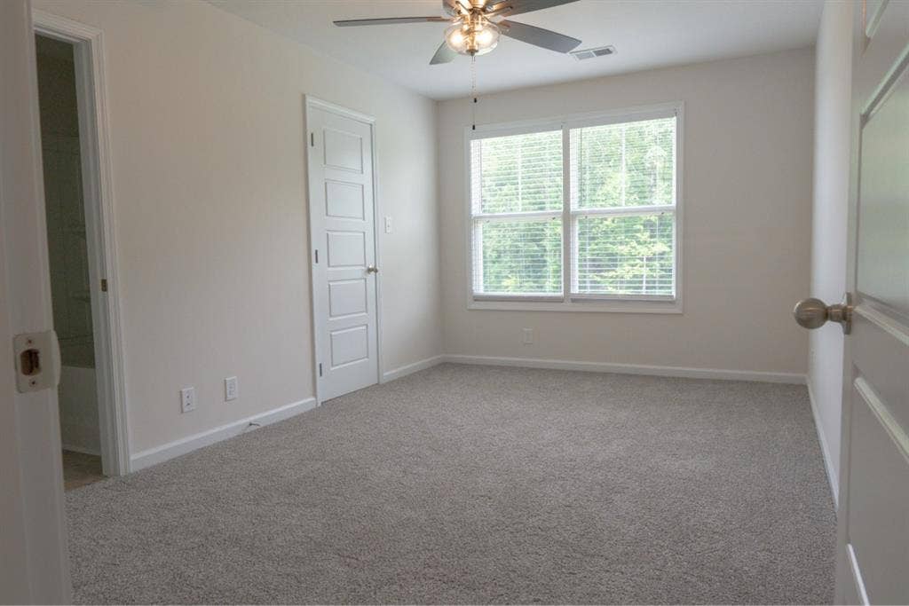 NEW Modern High Ceiling Townhouse!