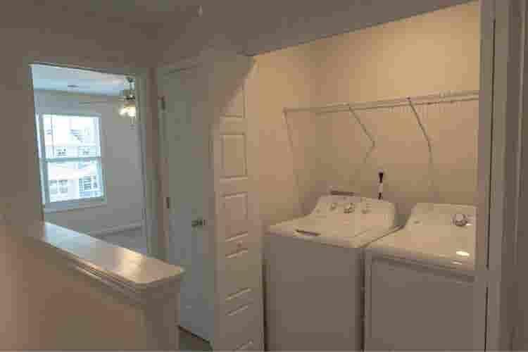 NEW Modern High Ceiling Townhouse!