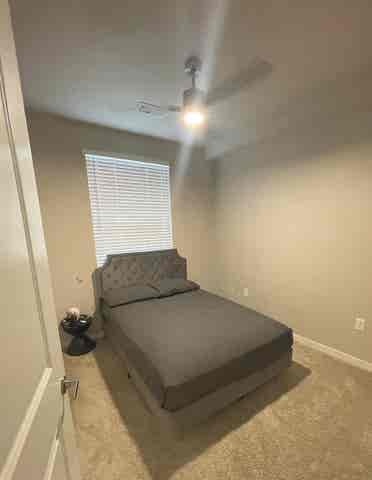 Room near DIA – Private bathroom