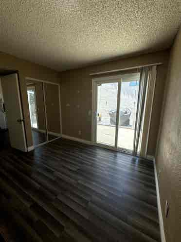 Room for rent in 3 bedroom home