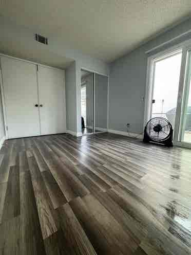 Room for rent in 3 bedroom home