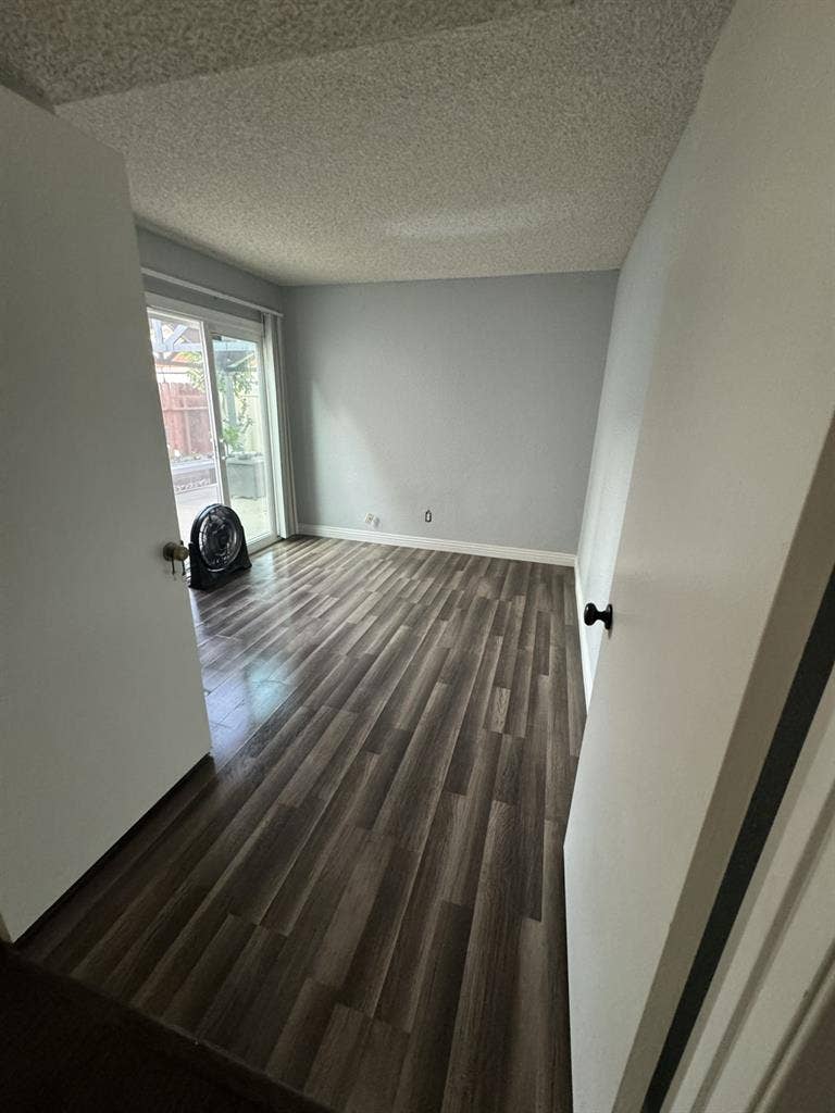Room for rent in 3 bedroom home