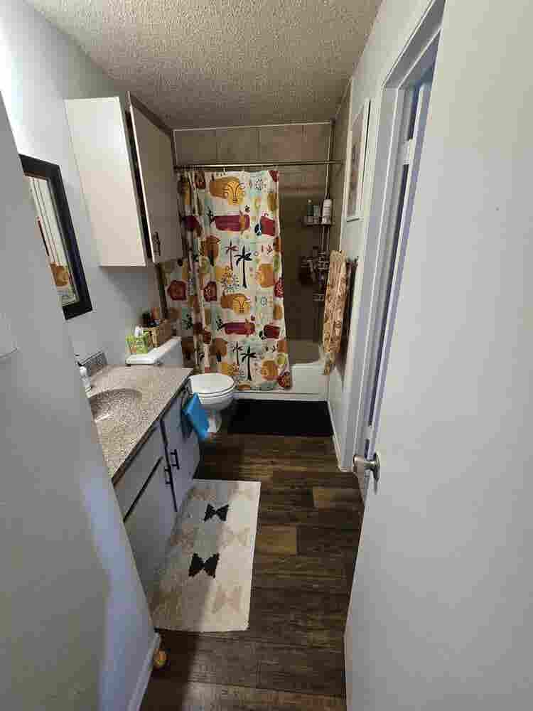FEMALE priv ensuite