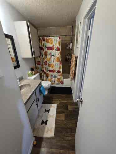 FEMALE priv ensuite