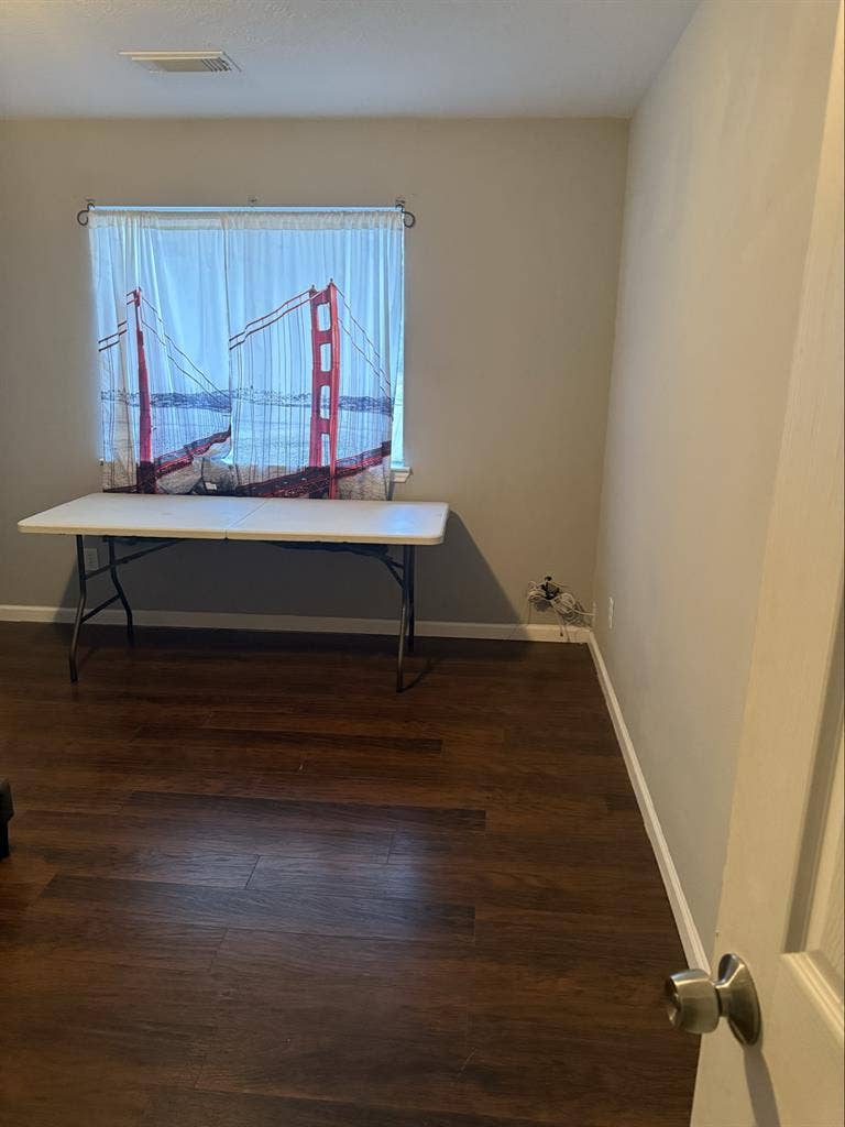 Medium sized Rooms in spring