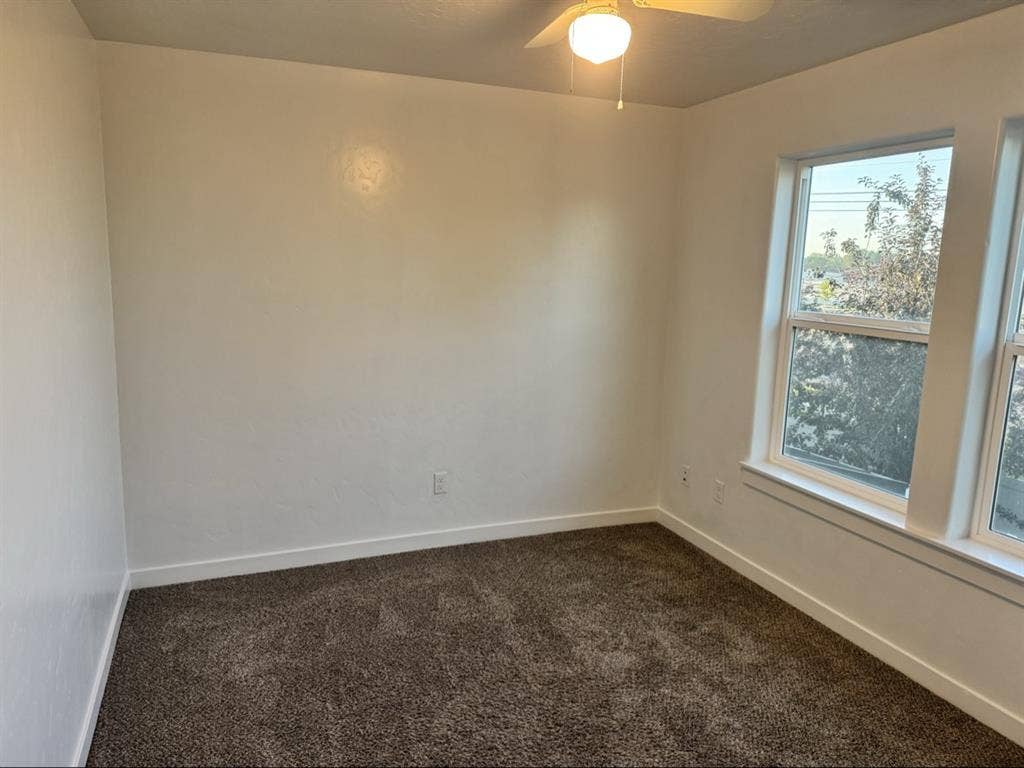 Room with private bathroomm