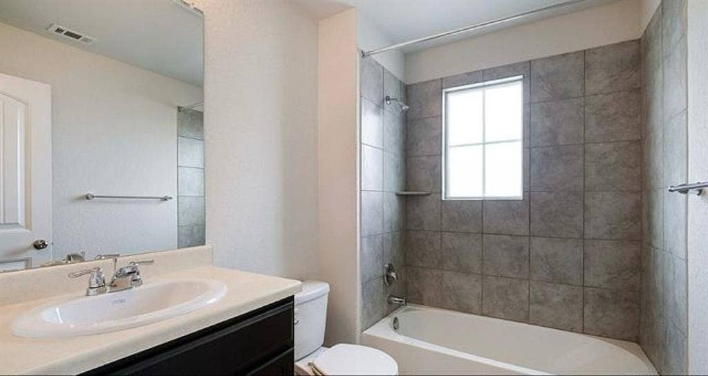 Spacious Room in Valley Ranch!