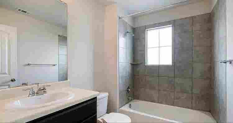Spacious Room in Valley Ranch!
