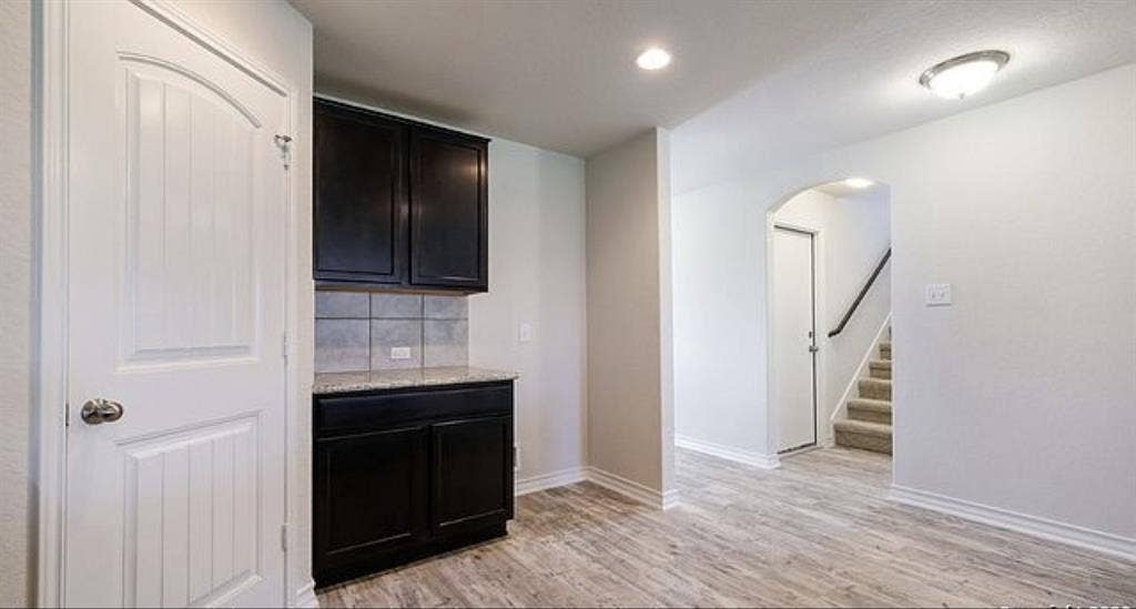 Spacious Room in Valley Ranch!