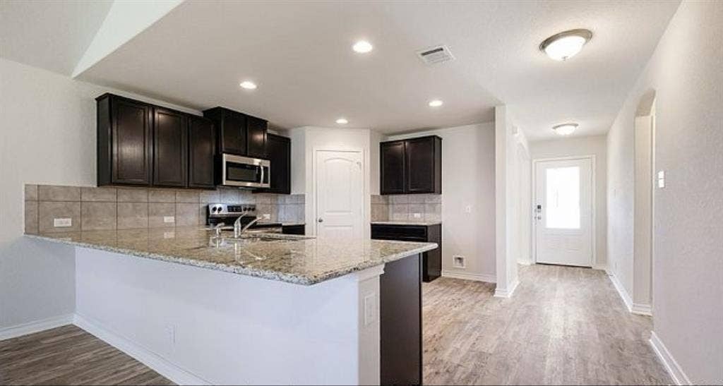 Spacious Room in Valley Ranch!