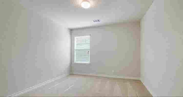 Spacious Room in Valley Ranch!