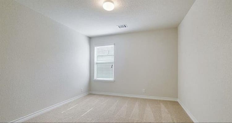 Spacious Room in Valley Ranch!