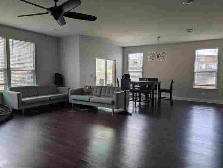 A large room , ready to move in now