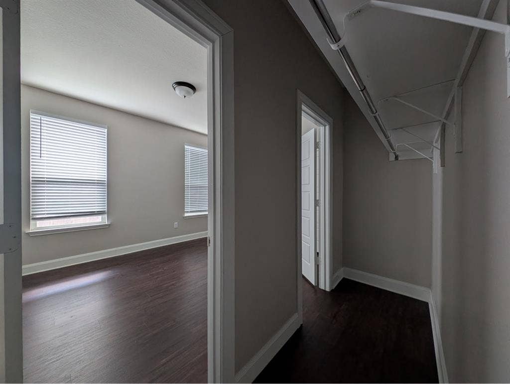 A large room , ready to move in now