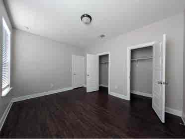 A large room , ready to move in now