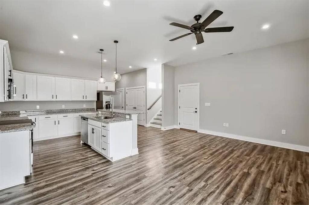 1 Bedroom + 1 FULL Bathroom