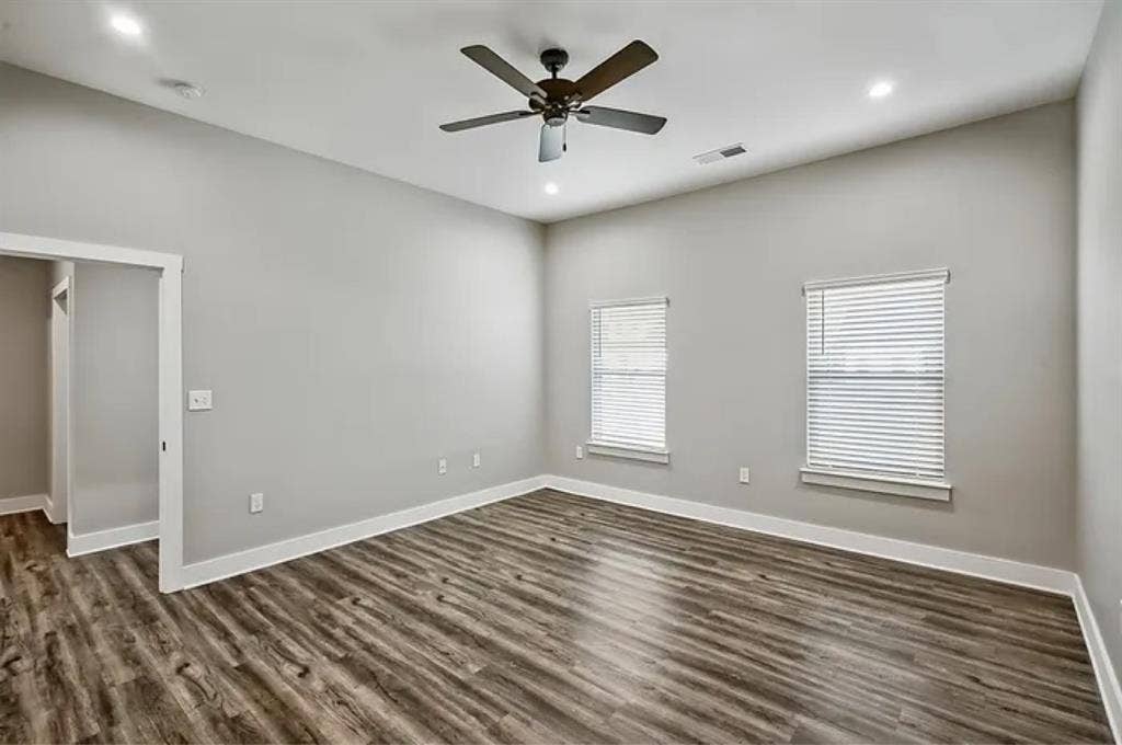 1 Bedroom + 1 FULL Bathroom