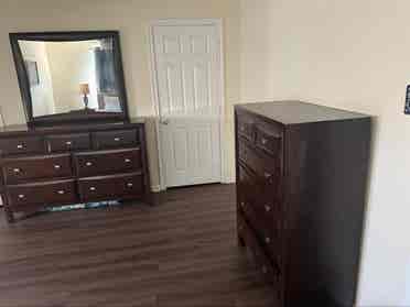 Large bedroom queen bed