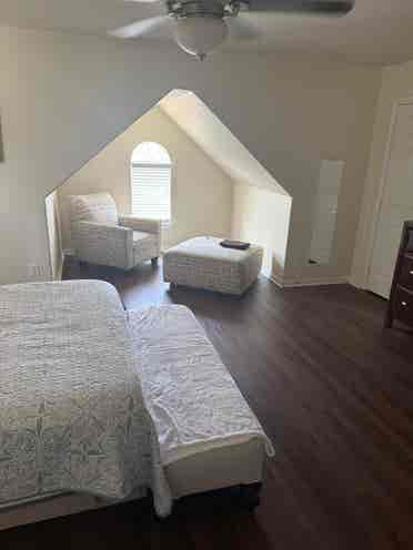Large bedroom queen bed