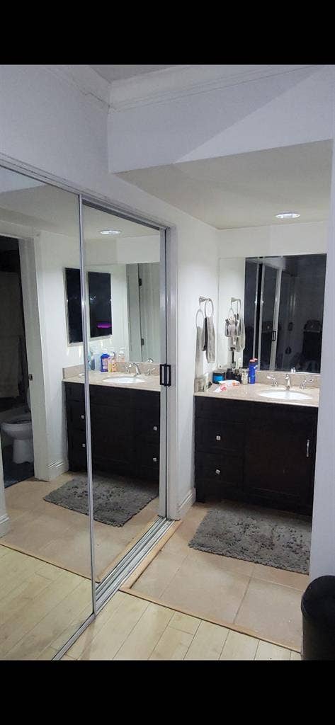 Master bedroom for rent