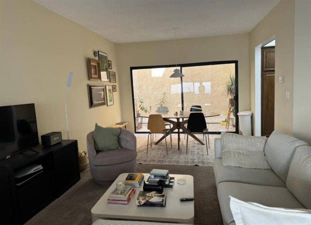 Spacious Private room & bath