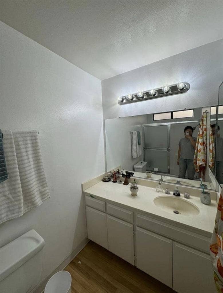 Spacious Private room & bath