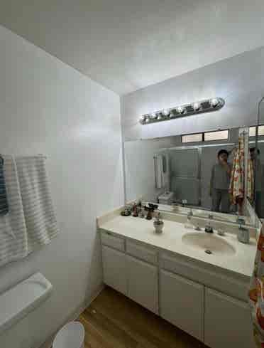 Spacious Private room & bath