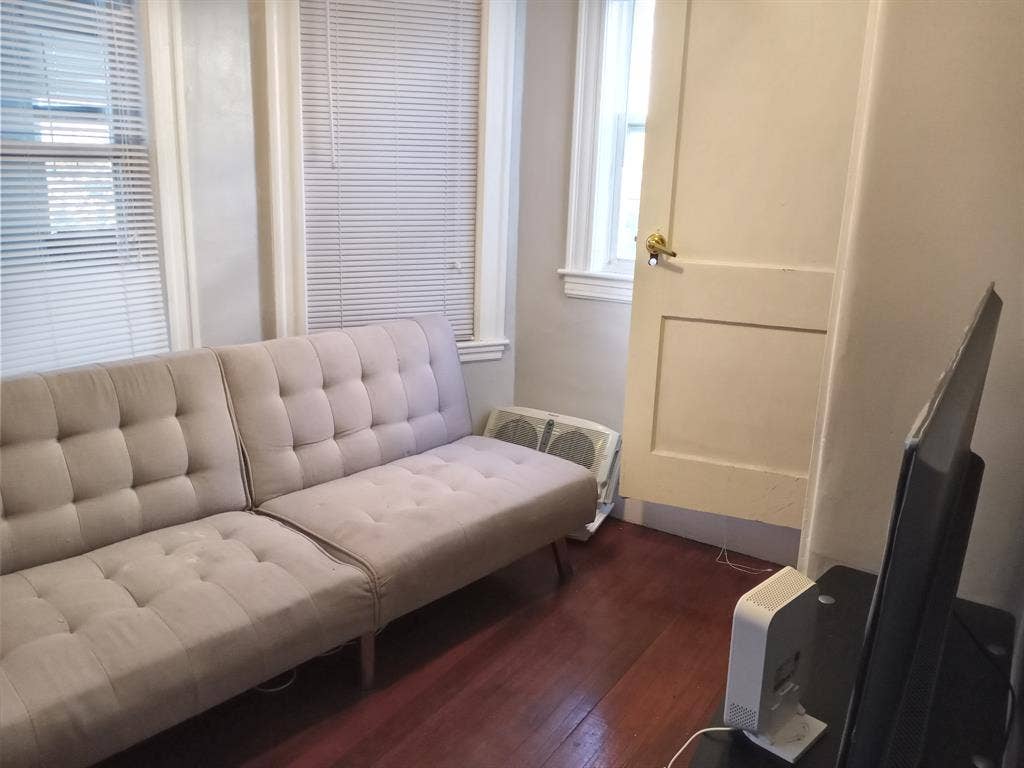 Room for rent September 1