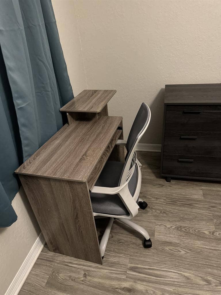 LOOKING FOR ROOMMATE!!