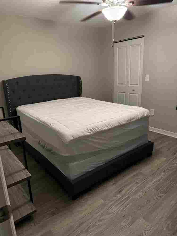 LOOKING FOR ROOMMATE!!