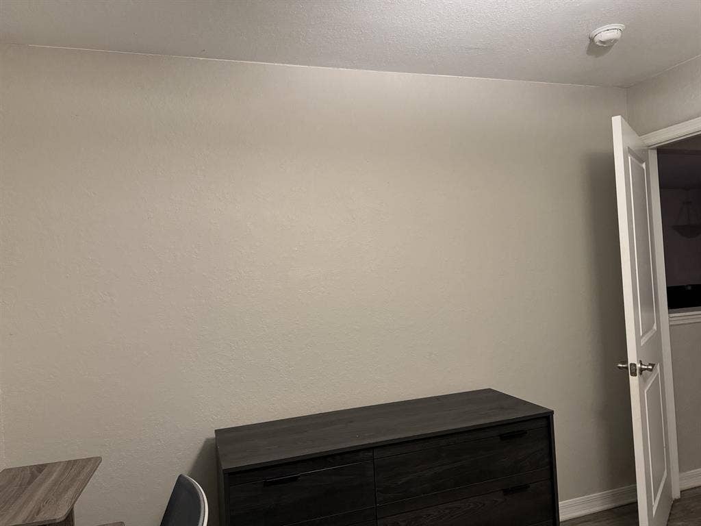 LOOKING FOR ROOMMATE!!