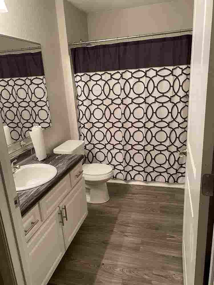 LOOKING FOR ROOMMATE!!
