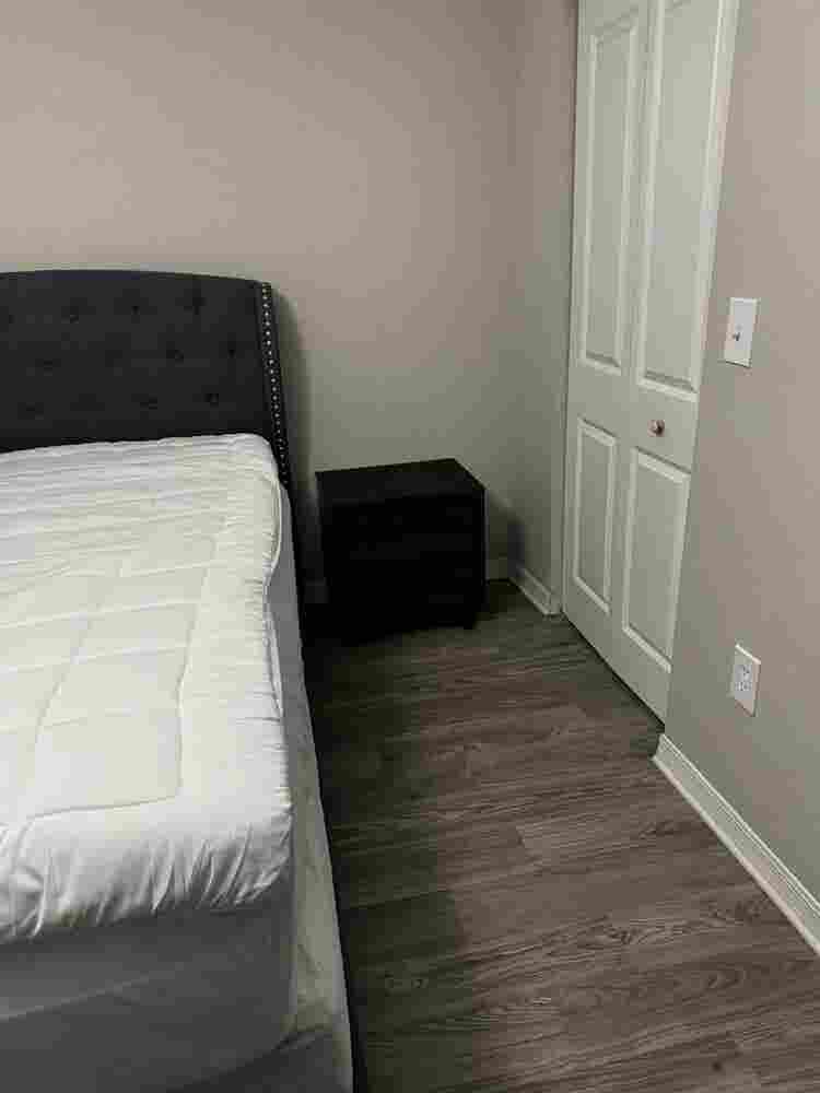 LOOKING FOR ROOMMATE!!