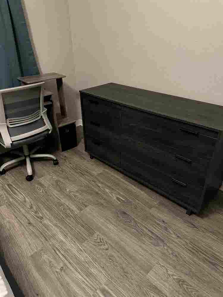 LOOKING FOR ROOMMATE!!
