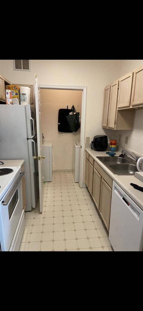 Bedroom & Bathroom